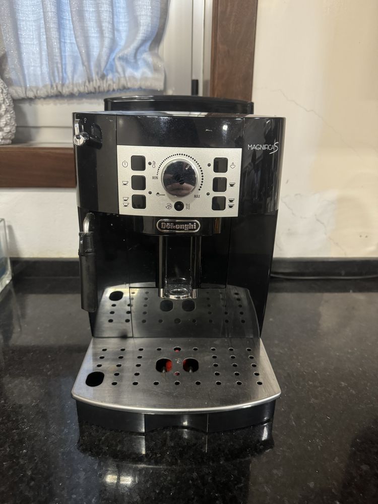 Maquina de Cafe Delonghi Magnifa S