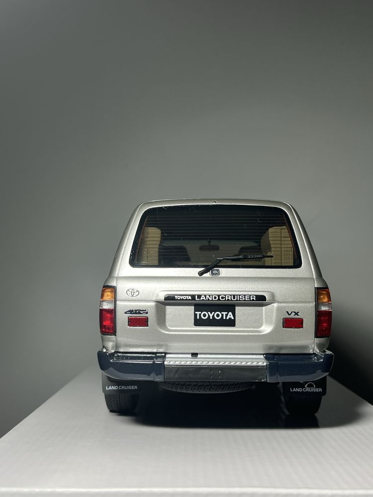 Toyota Land Cruiser | 1:18