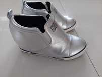 Buty damskie na koturnie
