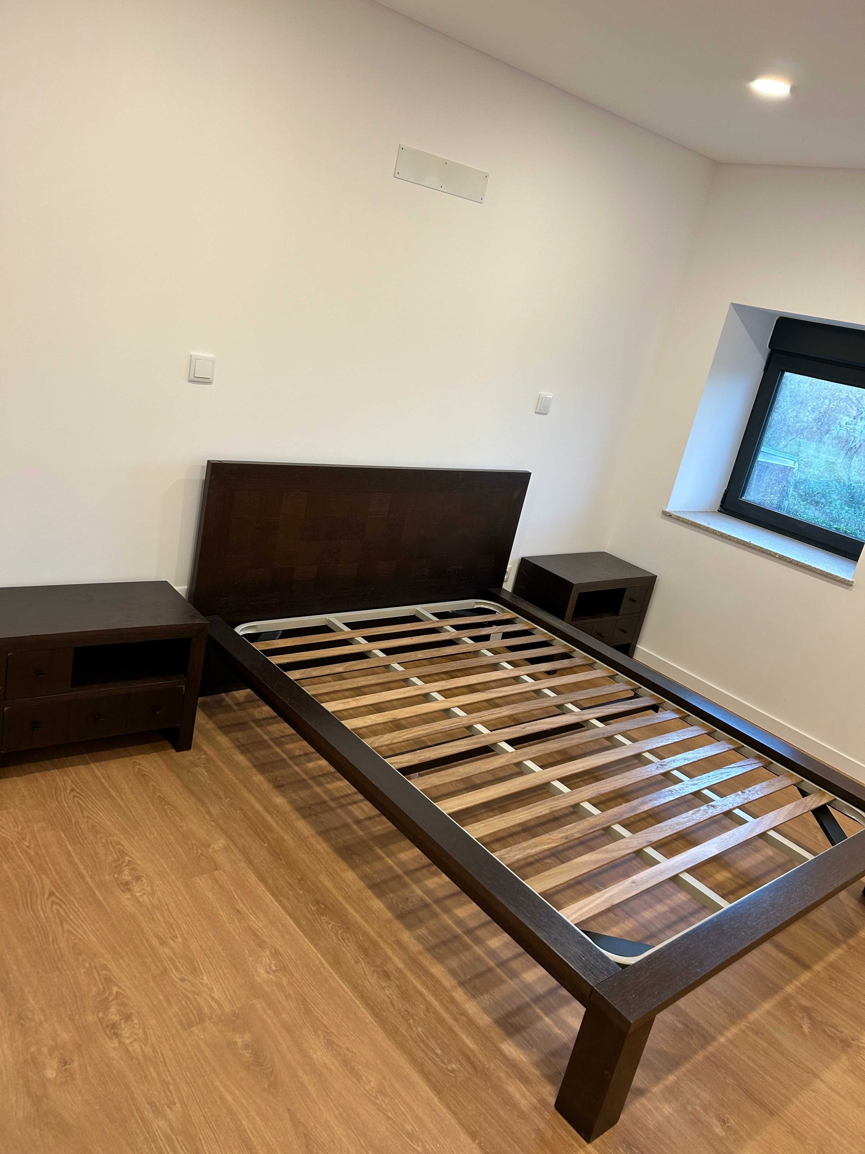 Cama de Casal em bom estado