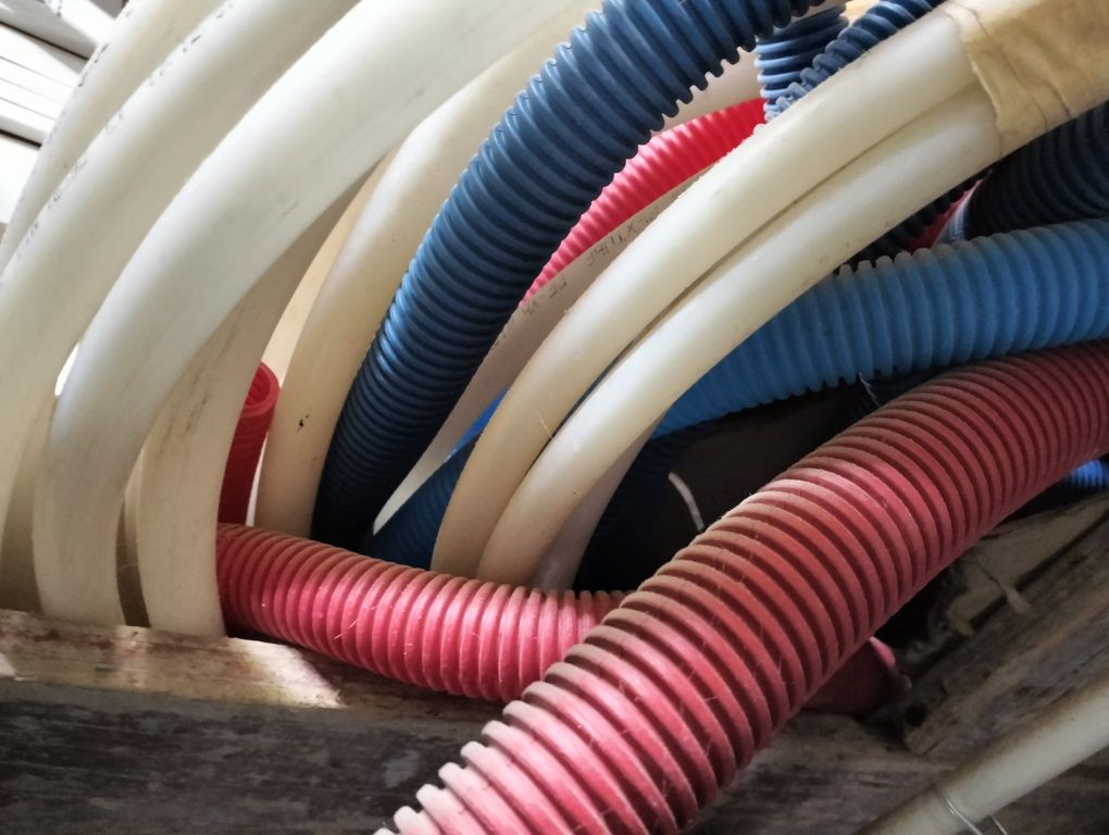 Tubo eléctrico e de água pex