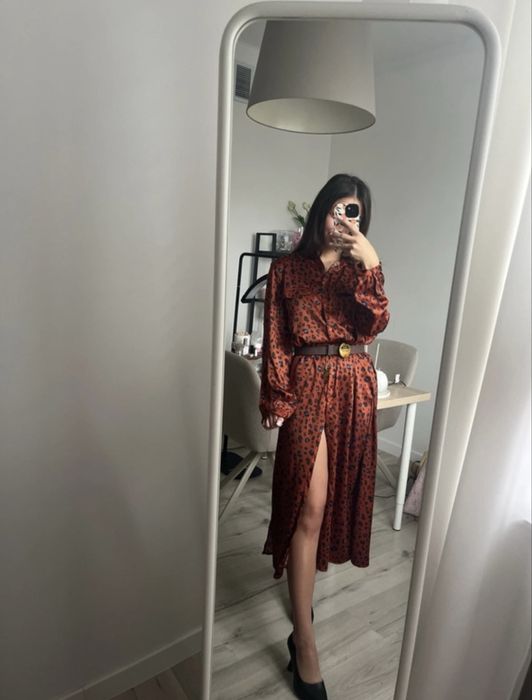 Brazowa sukienka w panterke niebieska