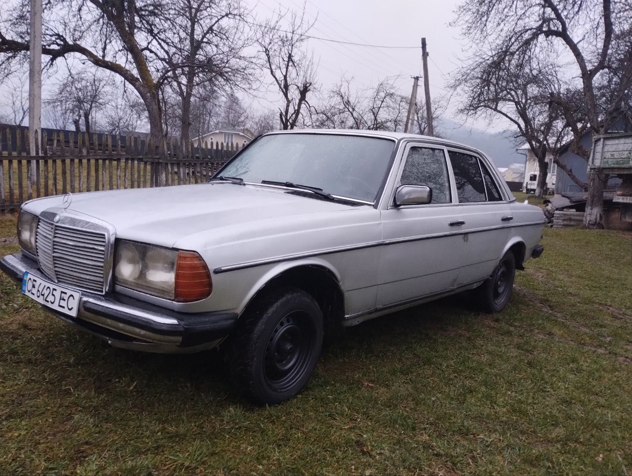 Mercedes W123 одним лотом 4 авто