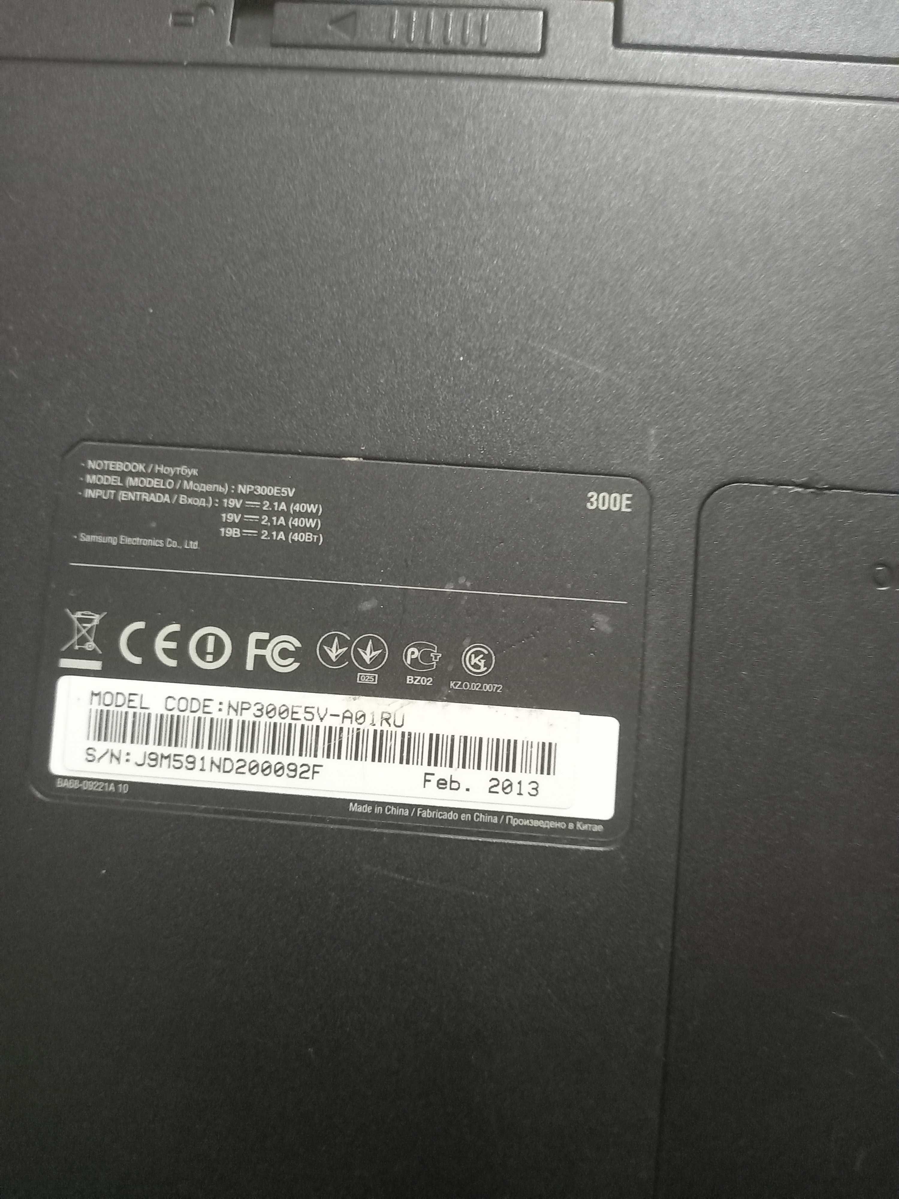 Ноутбук Samsung NP300E5V