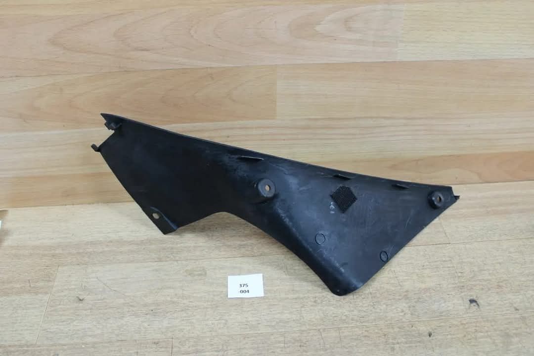 wypełnienie/ Osłona wewnętrzna prawa Yamaha YZF-R1 RN12 04-06