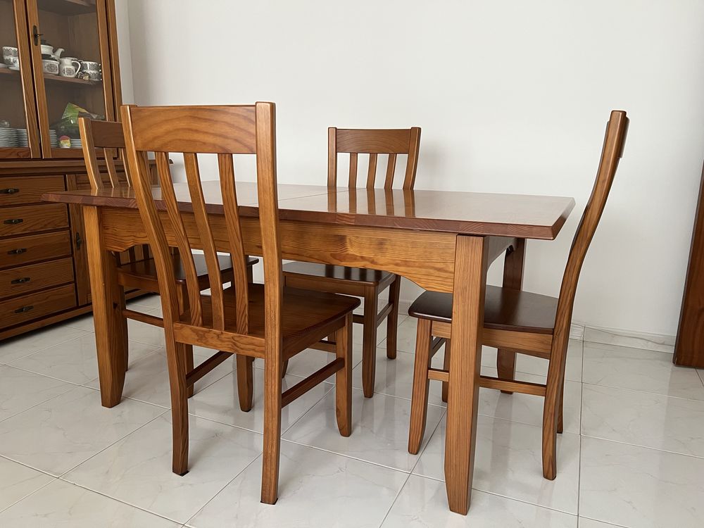 Mesa + 4 cadeiras