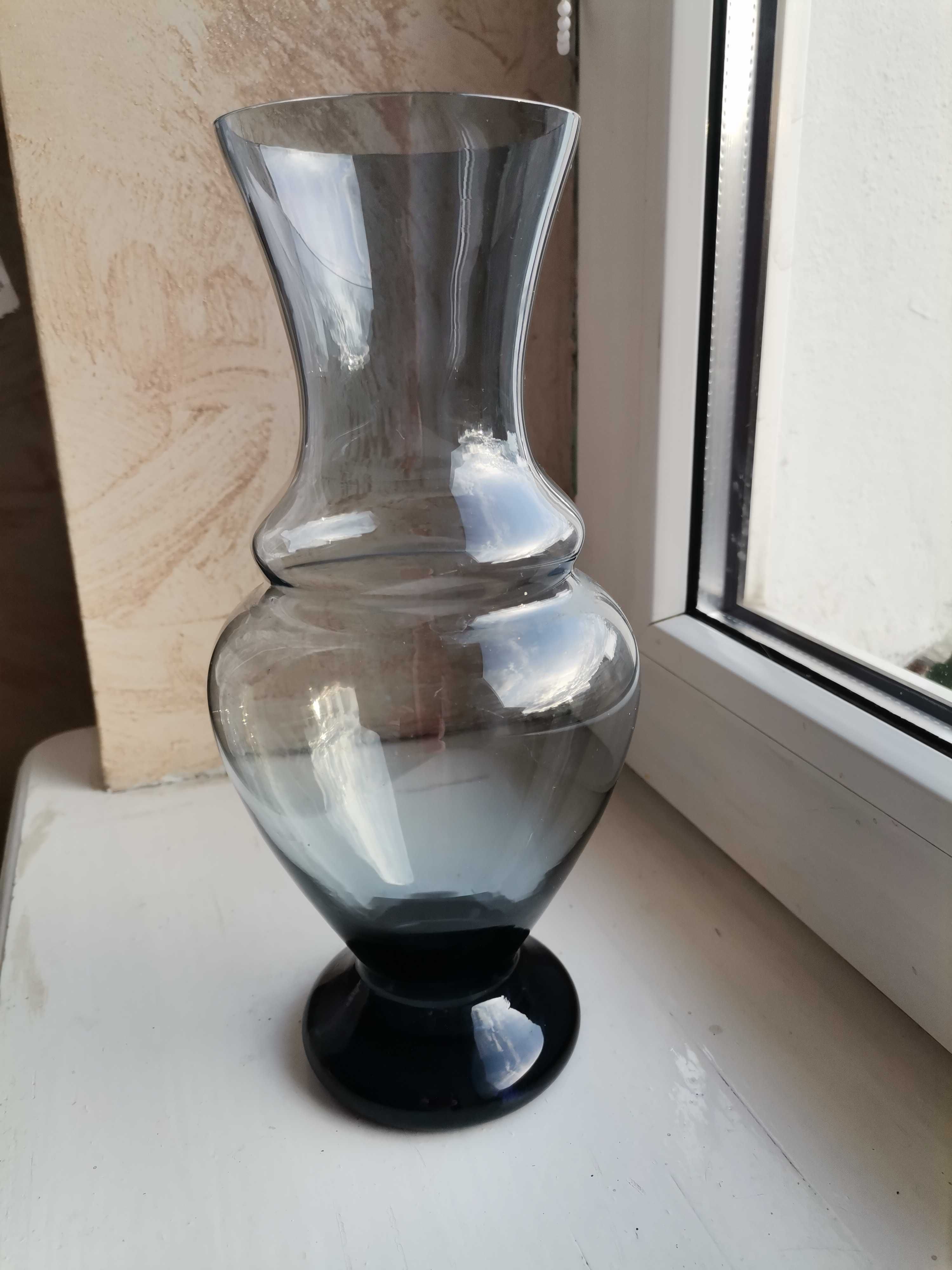 Szklany przezroczysty wazon