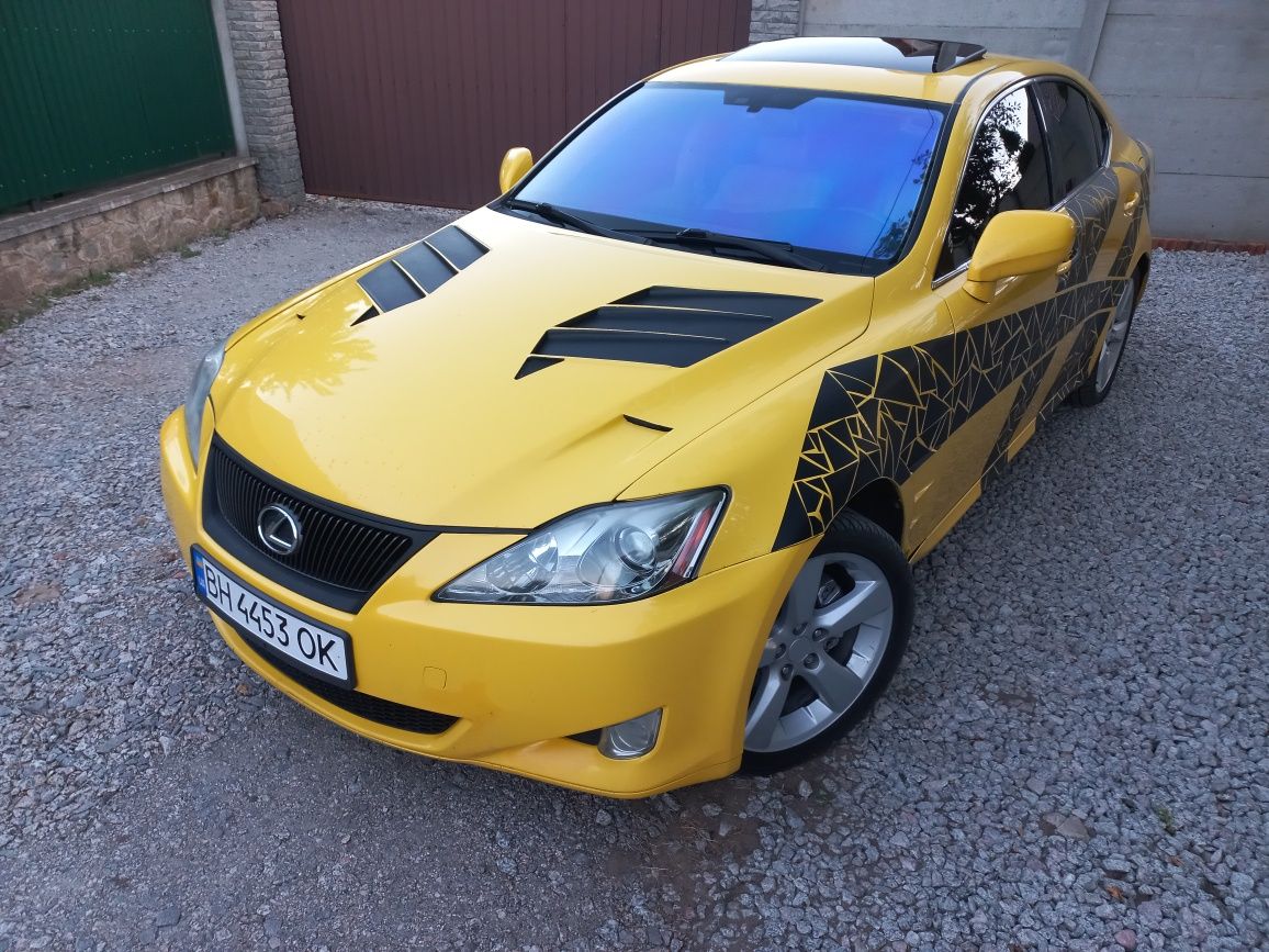 Lexus is 250 avtomat 4x4