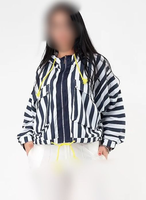 Продається вітровка жіноча