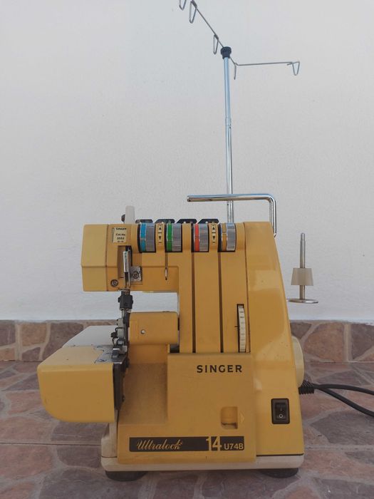 Máquina de costura Singer Ultralock 14 U74B – Acabamento profissional