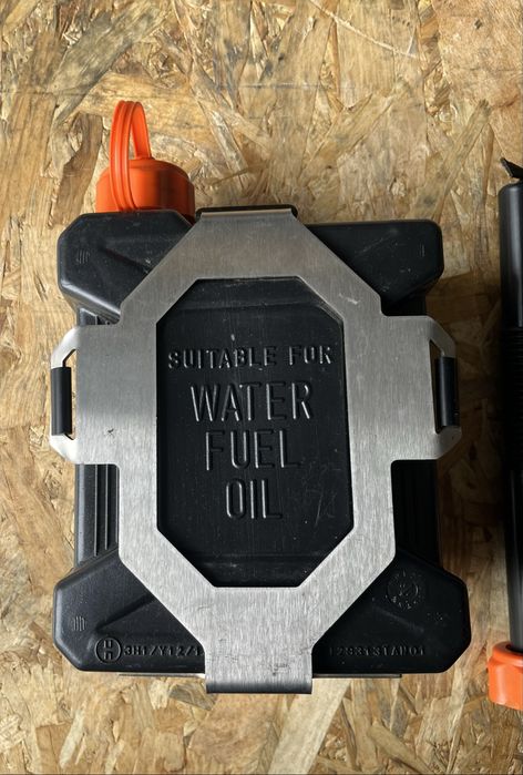 Jerry Can com suporte Givi E148