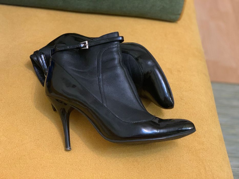 Жіночі шкіряні ботильйони