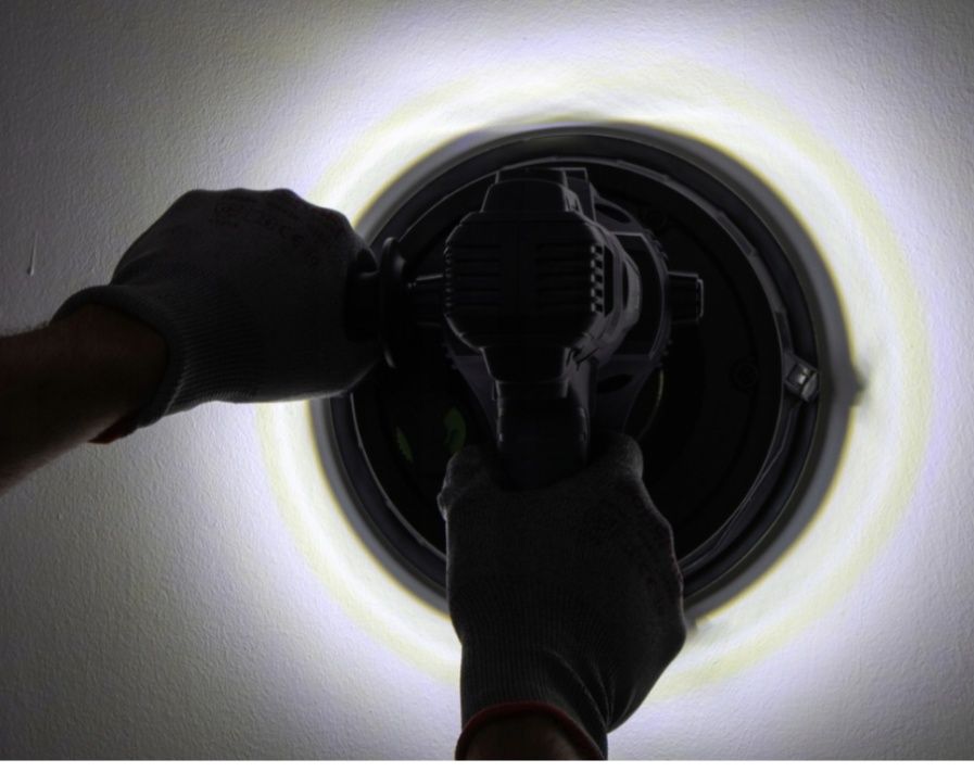 Szlifierka do gładzi Wuber 1400W z pojemnikiem i silną taśmą led