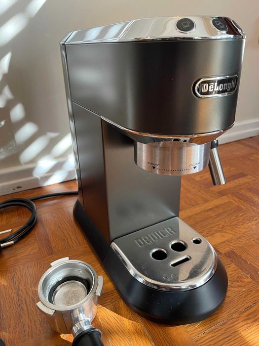 Máquina Café Delonghi Dedica Preta - como nova!