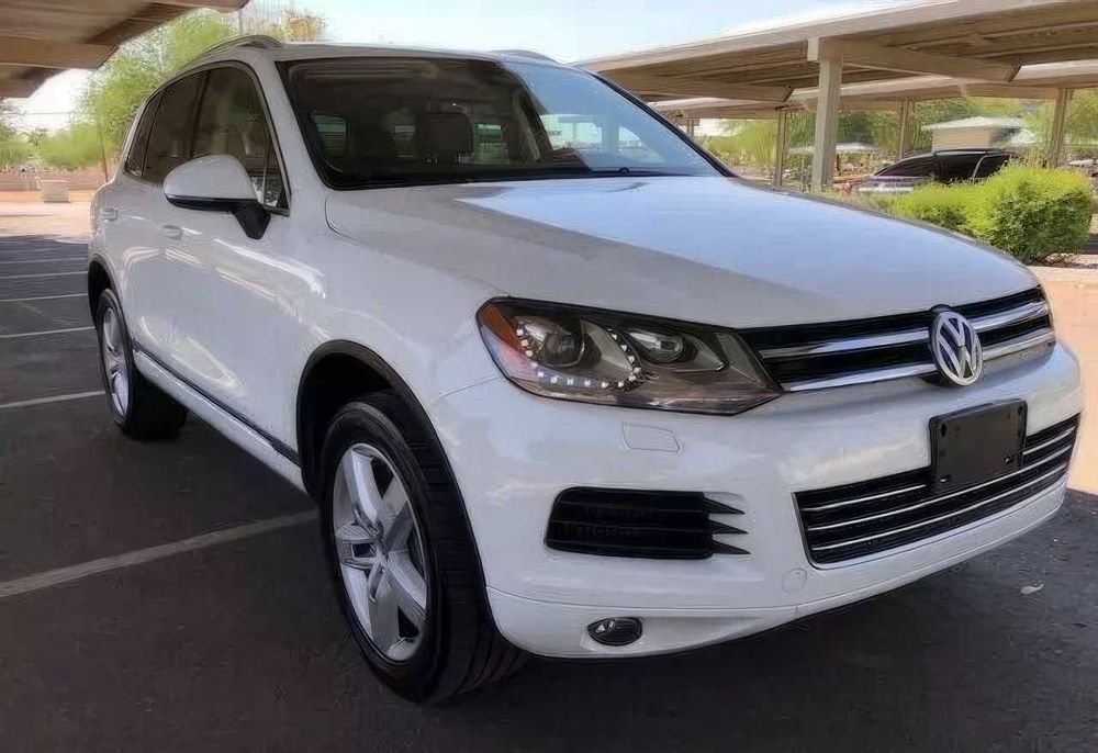 Volkswagen Touareg      2014