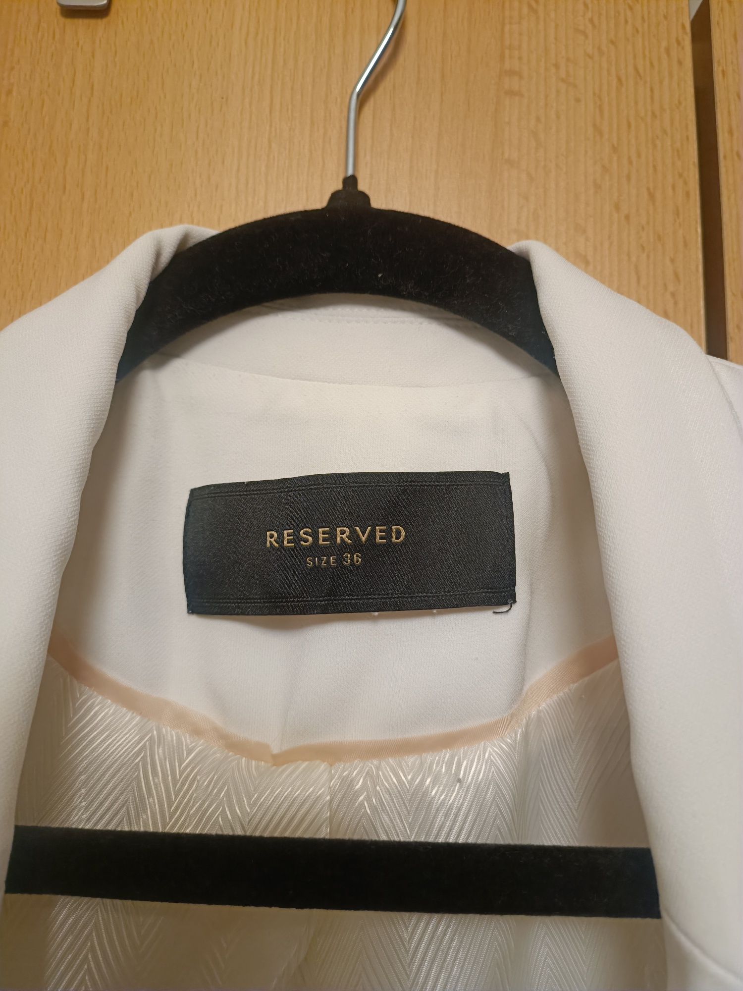 Biała marynarka Reserved