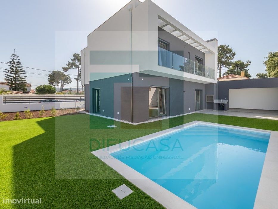 Moradia Isolada Duplex T4 em Azeitão