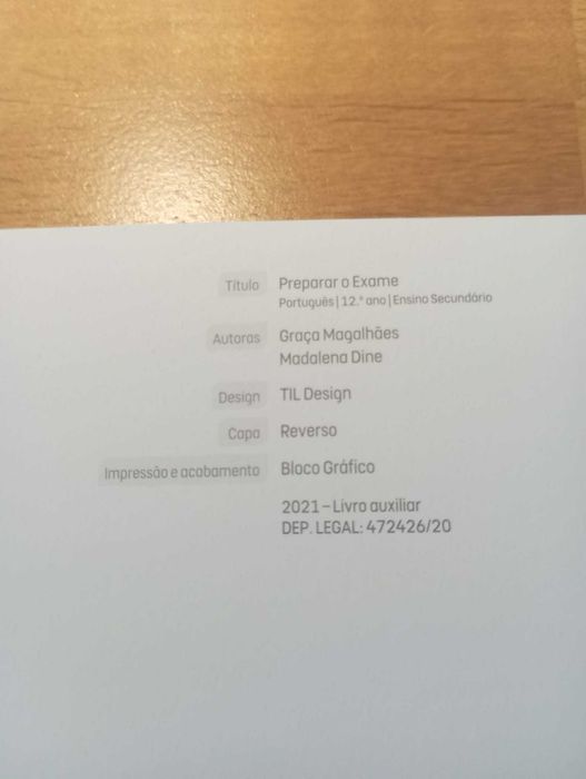 Livros Preparar Exames 12ºano MAT A e PORT (Valor cada)