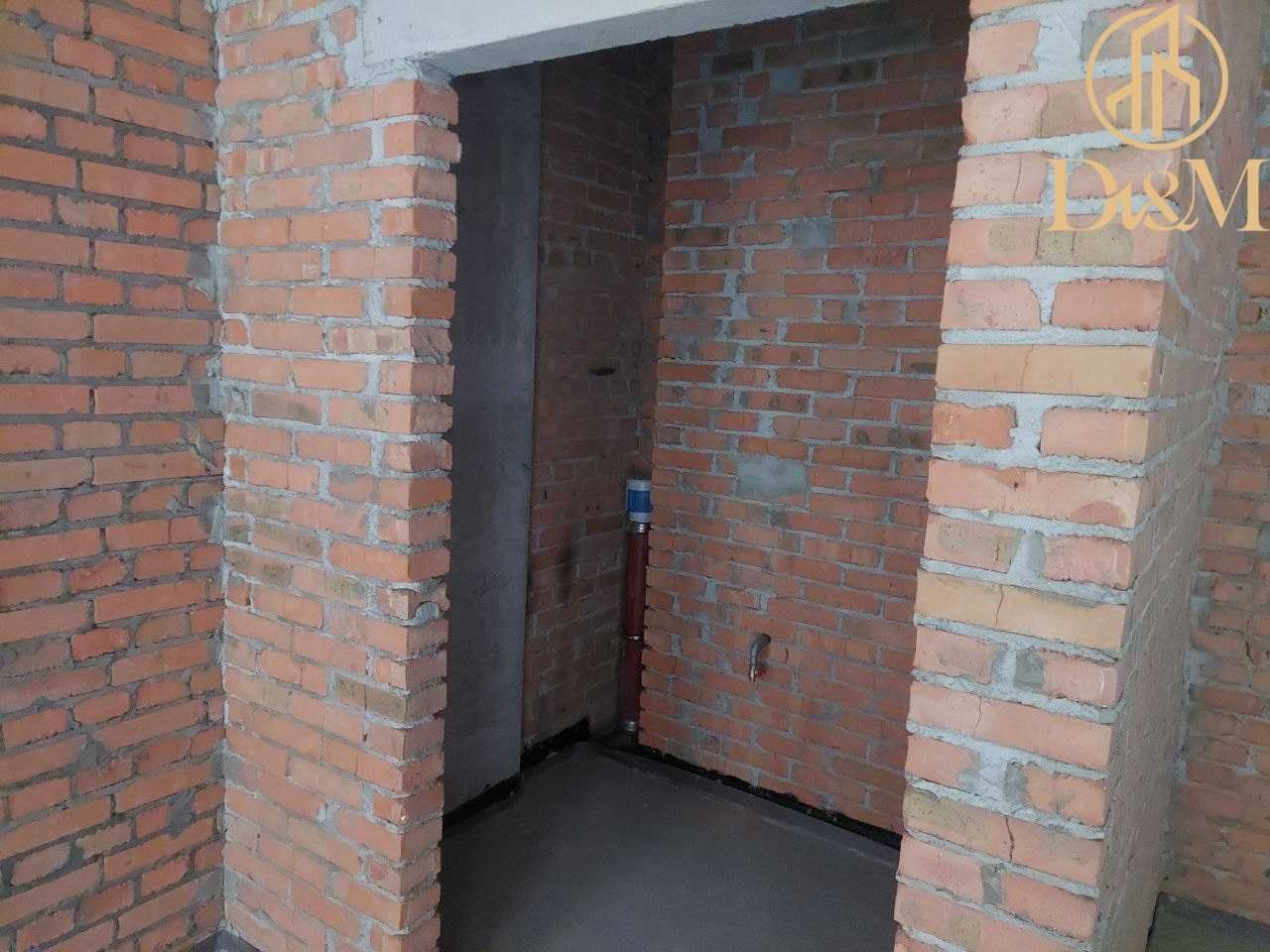 БЕЗ % Оренда Комерційного Приміщення - 71.3 м² , в TRIIINITY.