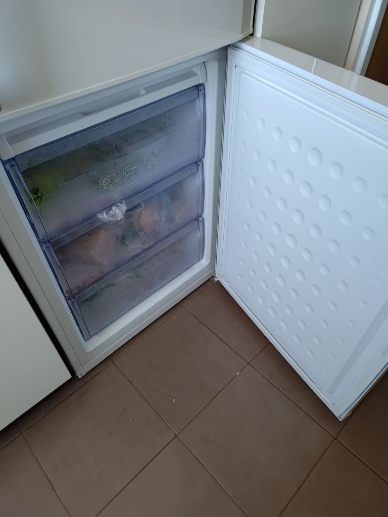Lodówka Beko CS 226020 w 100% sprawna