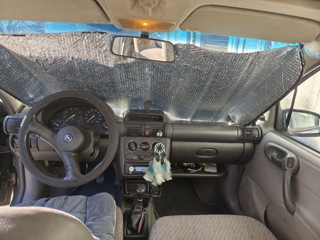 Opel Corsa bom estado