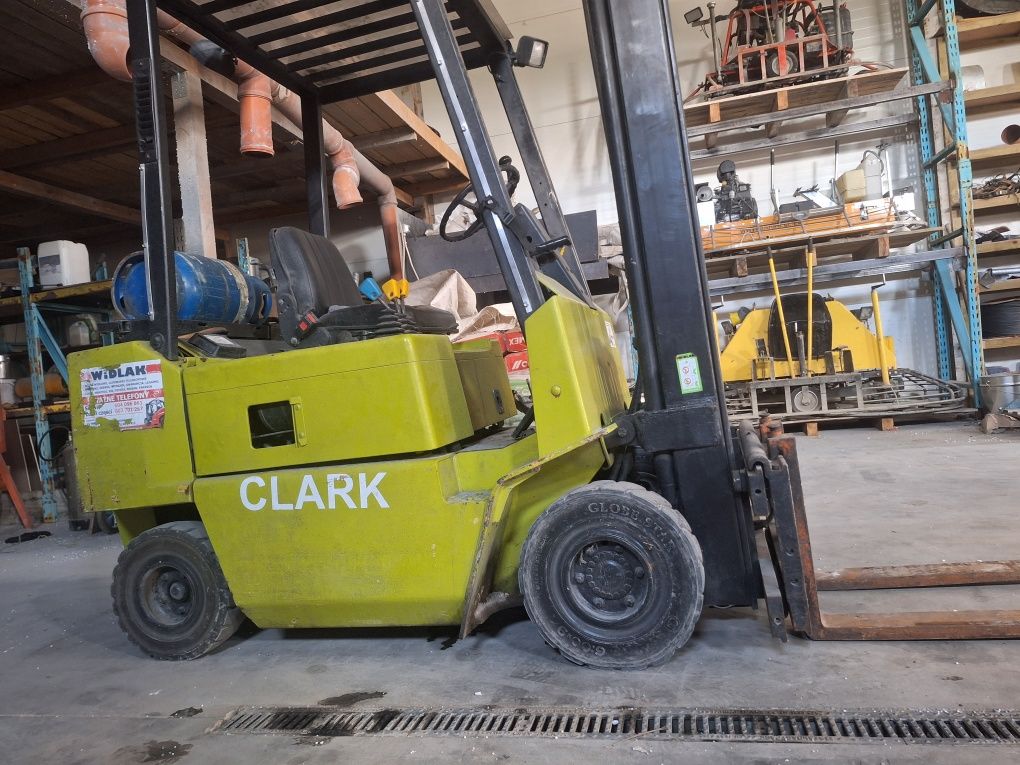 Wózek widłowy clark