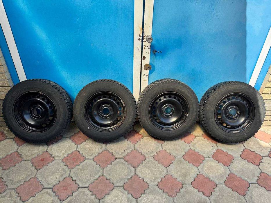 Диски оригінальні з резиною шип Tunga Nordway 2  R15 5 114.3 Renault