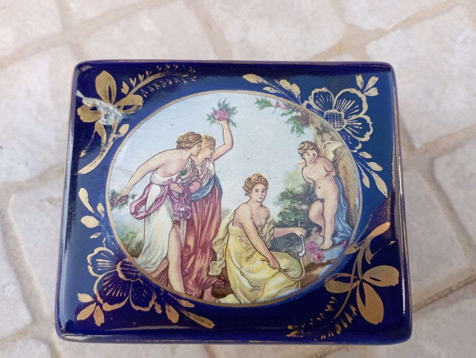 Caixa de porcelana de Alcobaça