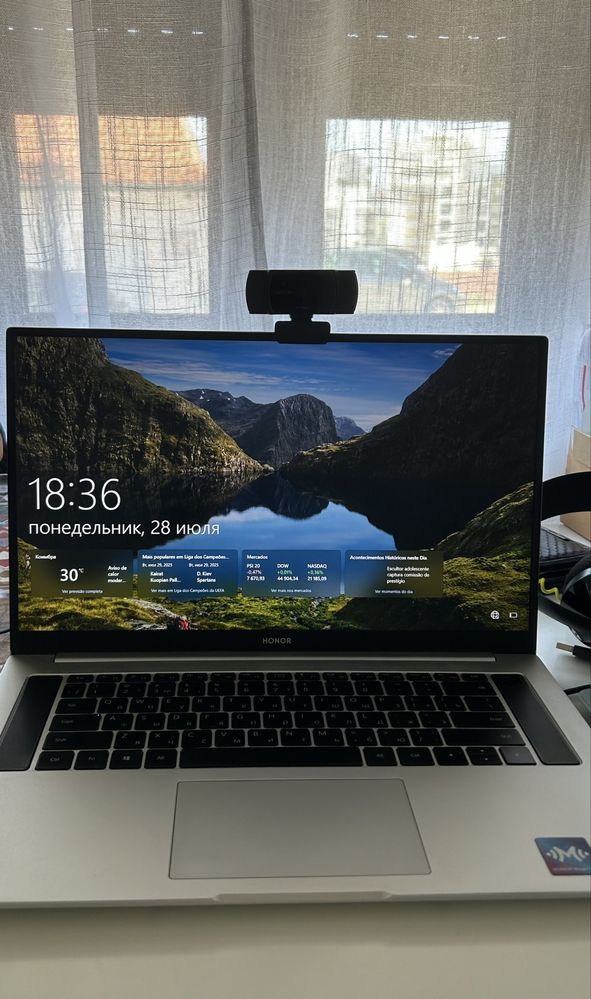 Portatil MagicBook Honor 15.6 16 GB RAM,512GB, AMD R5 4600H