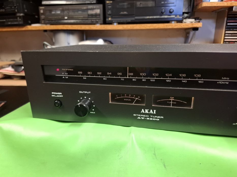 Tuner Akai AT 2200