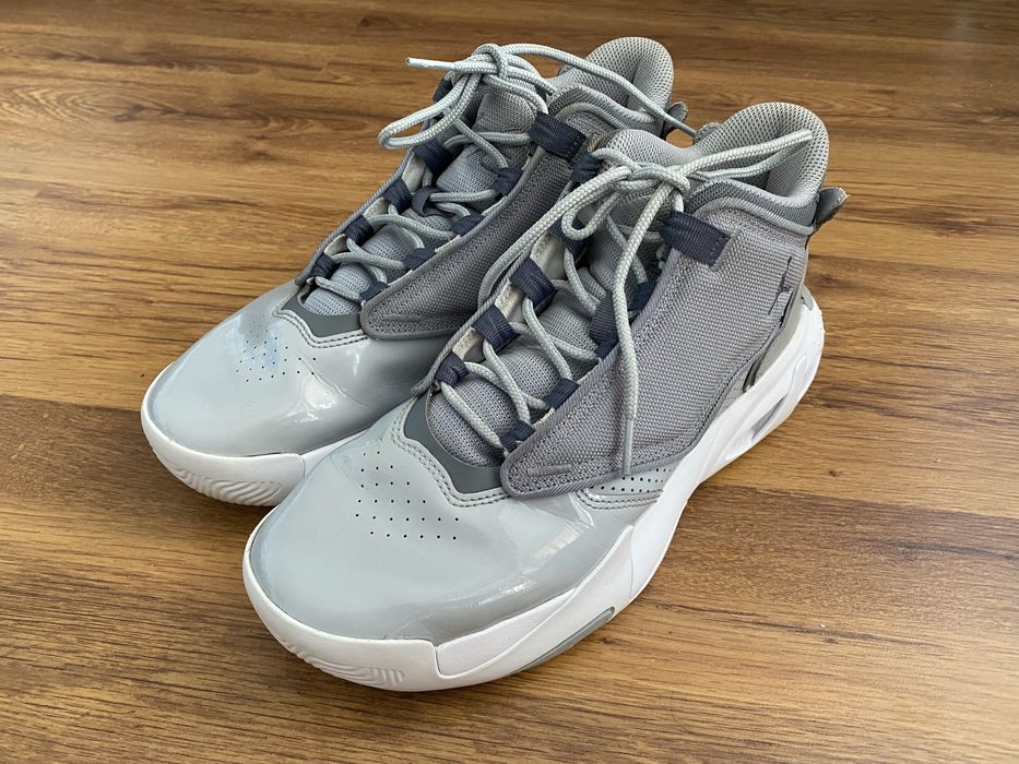 Кросівки Jordan.