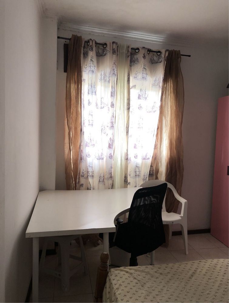 Alugo quarto na amadora