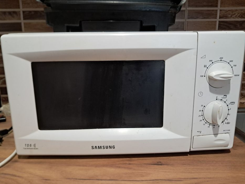 Мікрохвильовка SAMSUNG б/у стан нормальний