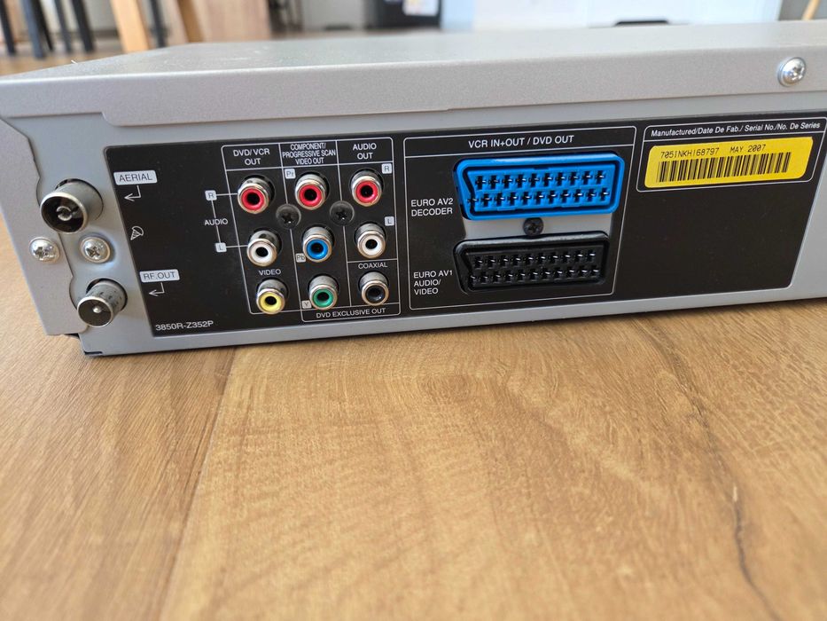 Odtwarzacz DVD i VHS marki LG V280