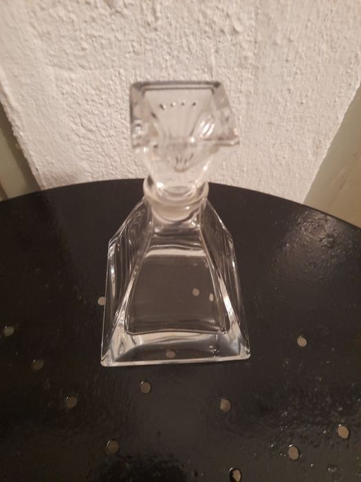 Frascos cristal e golfinho em corno