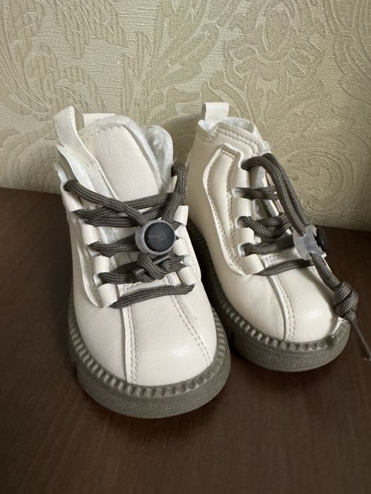 Нові теплі чобітки