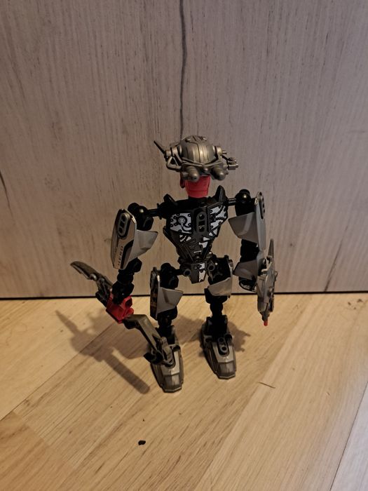 Projekt autorski Hero Factory robot