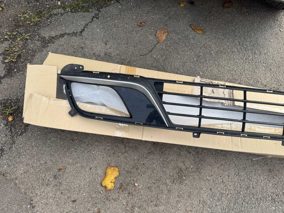 Решітка в бампер Kia Niro