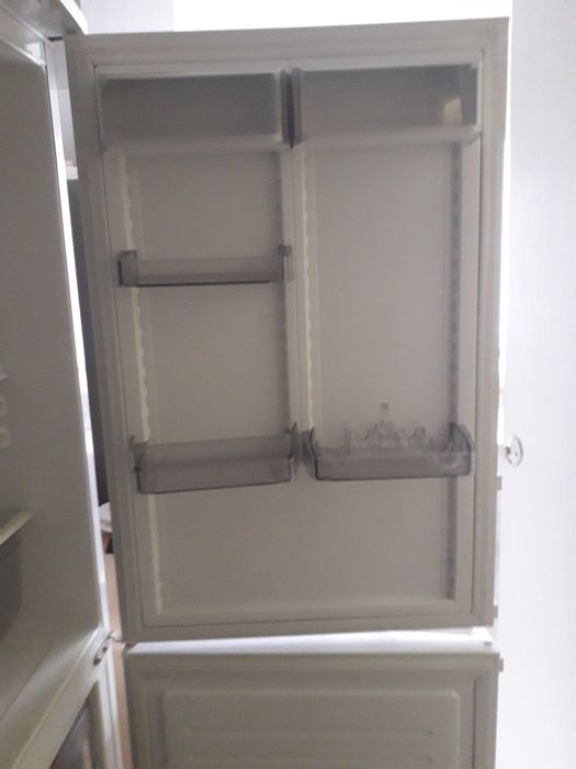 Продам двухкамерный холодильник Atlant