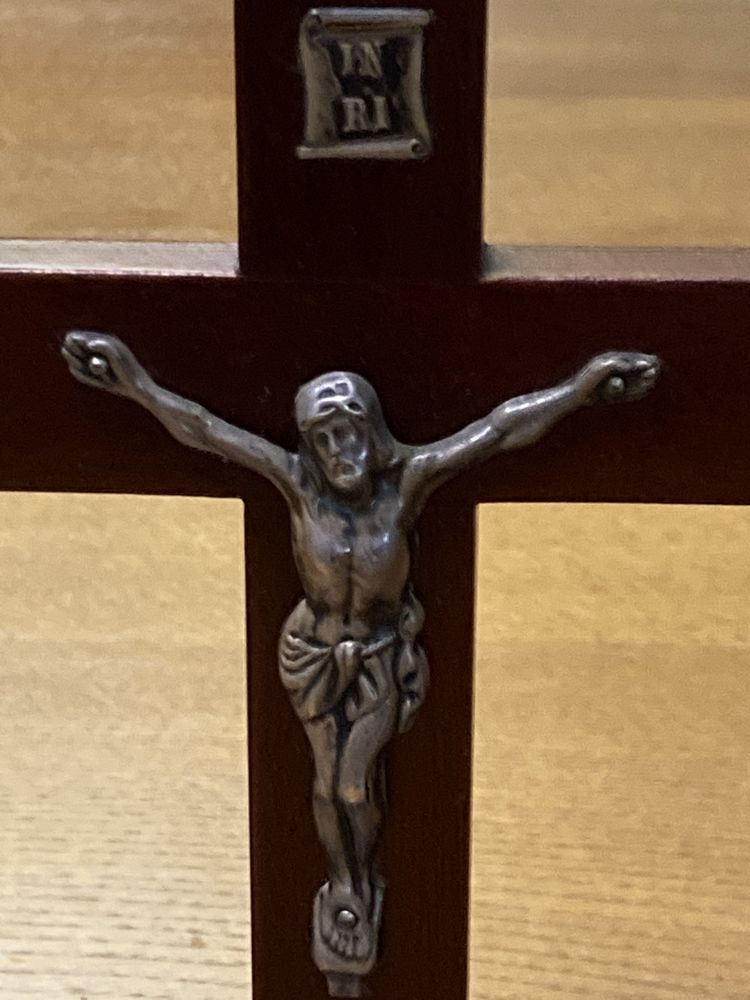 Crucifixo com Cristo e aplicações em prata