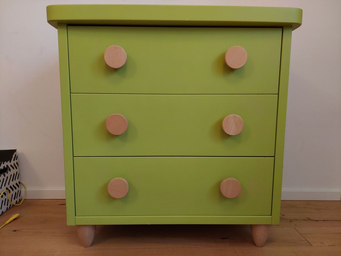 Komoda Ikea zielona, z elementami drewna