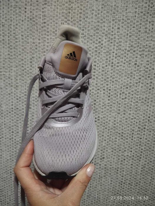 Кросівки Adidas в ідеальному стані. Оригінал.