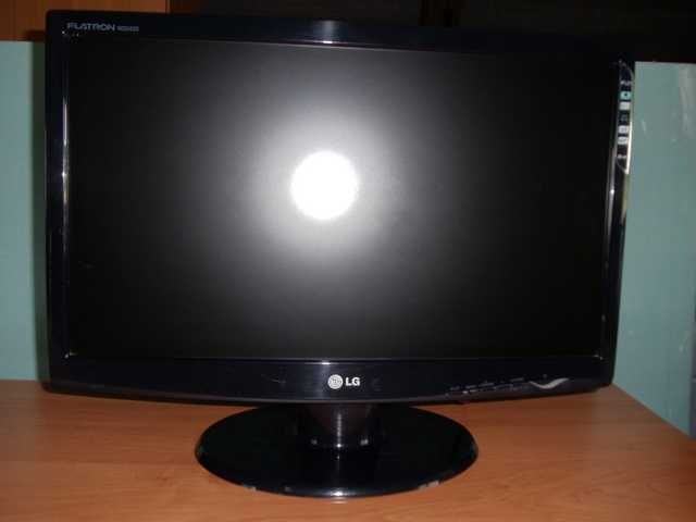 Monitor LG, 22 cale