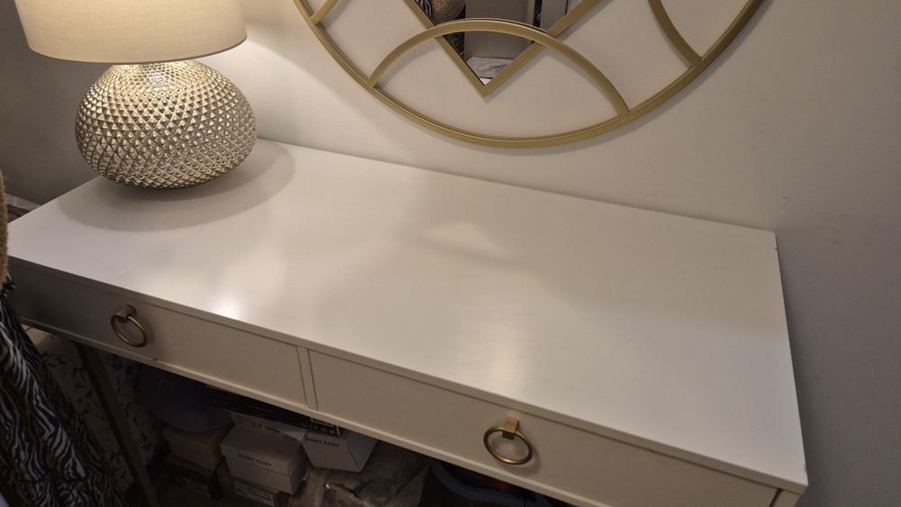 Toaletka z  lustrem w idealnym stanie