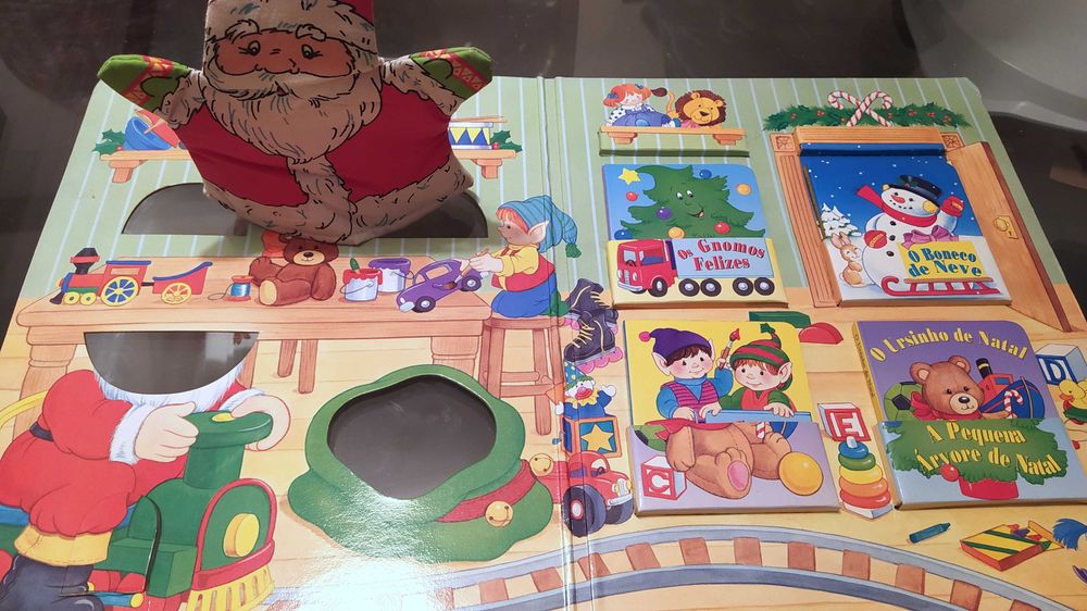 Livro infantil com marionete