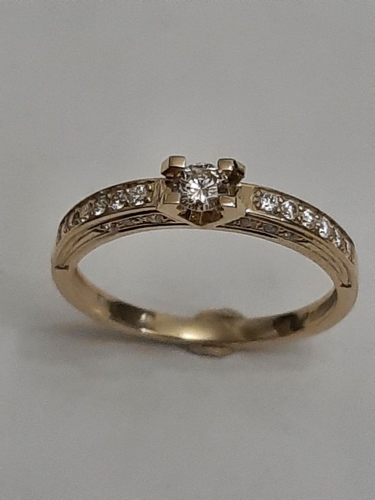 Золотое кольцо с бриллиантами 0.35 карат.