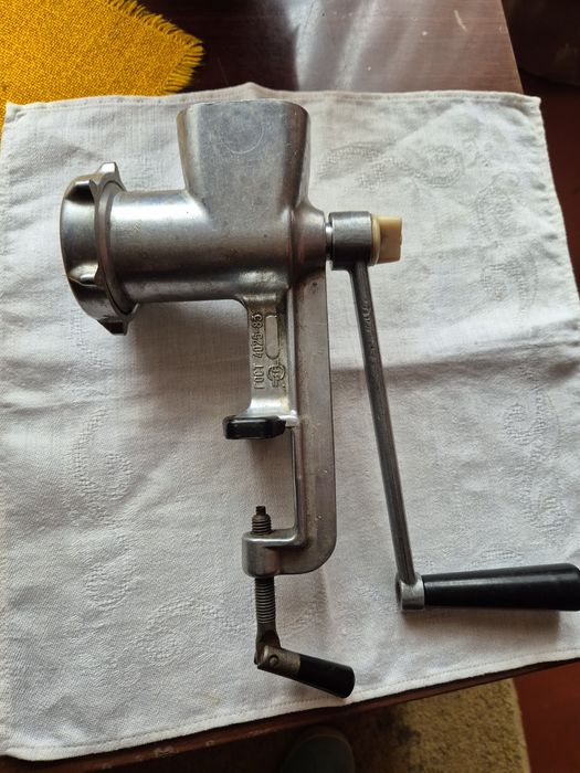 Ручна м'ясорубка