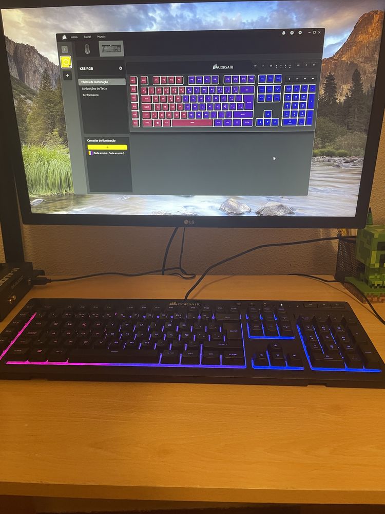 Teclado Corsair Gaming K55 RGB - PT + oferta Tapete de Rato Corsair