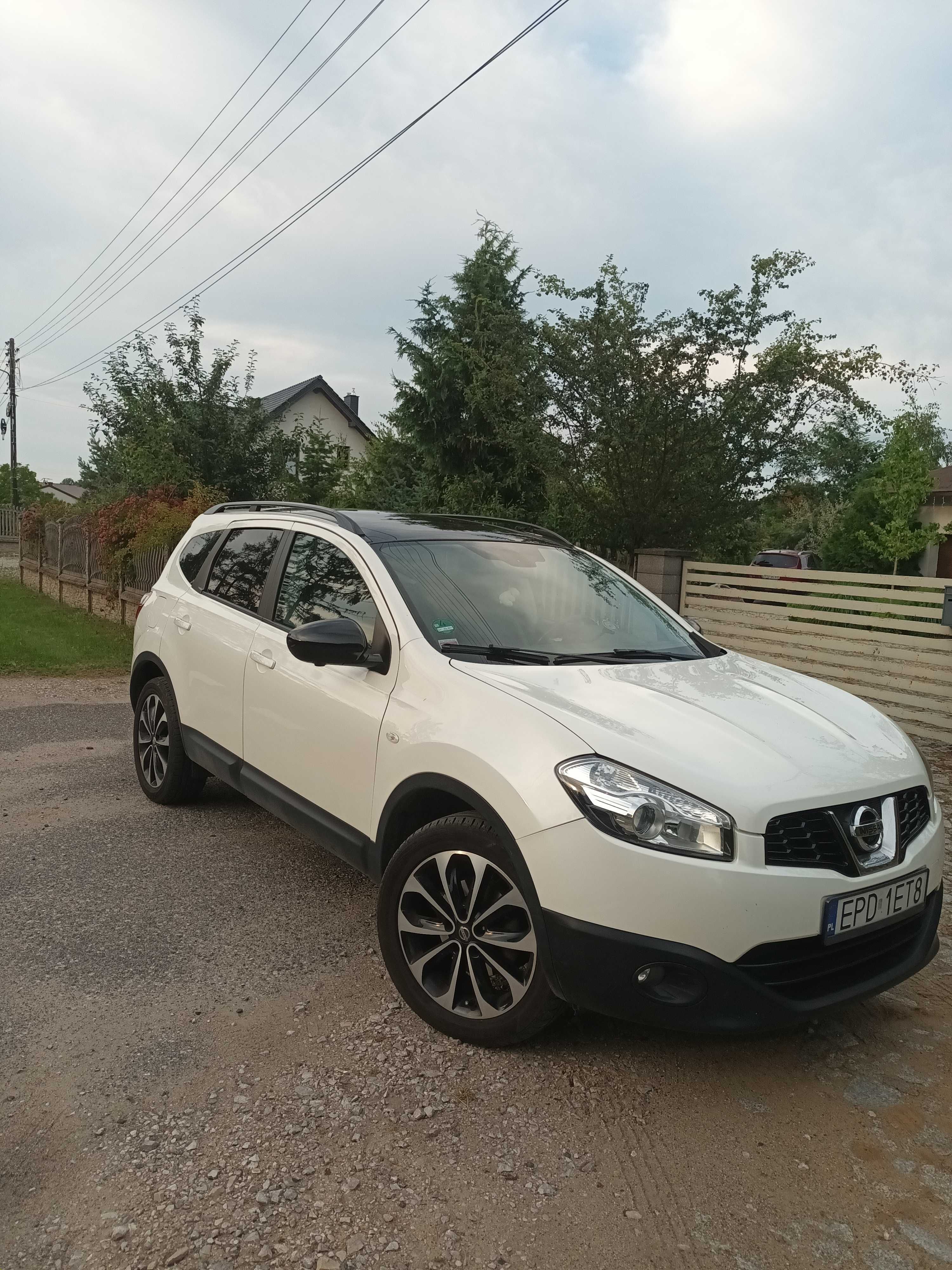 NISSAN QASHQAI+2 /I właściciel w Kraju/Panorama Dach/ 2.0Benzyna/141KM