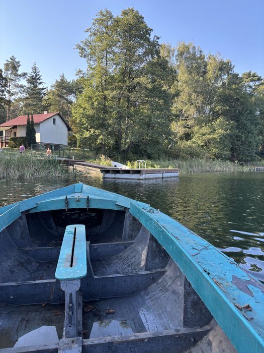 Żaglówka z drewna konstrukcja słomkowa.